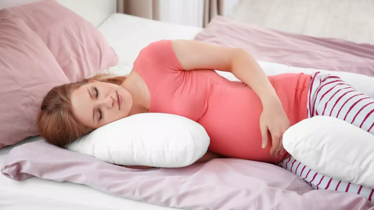 How to sleep comfortably with vomiting during pregnancy